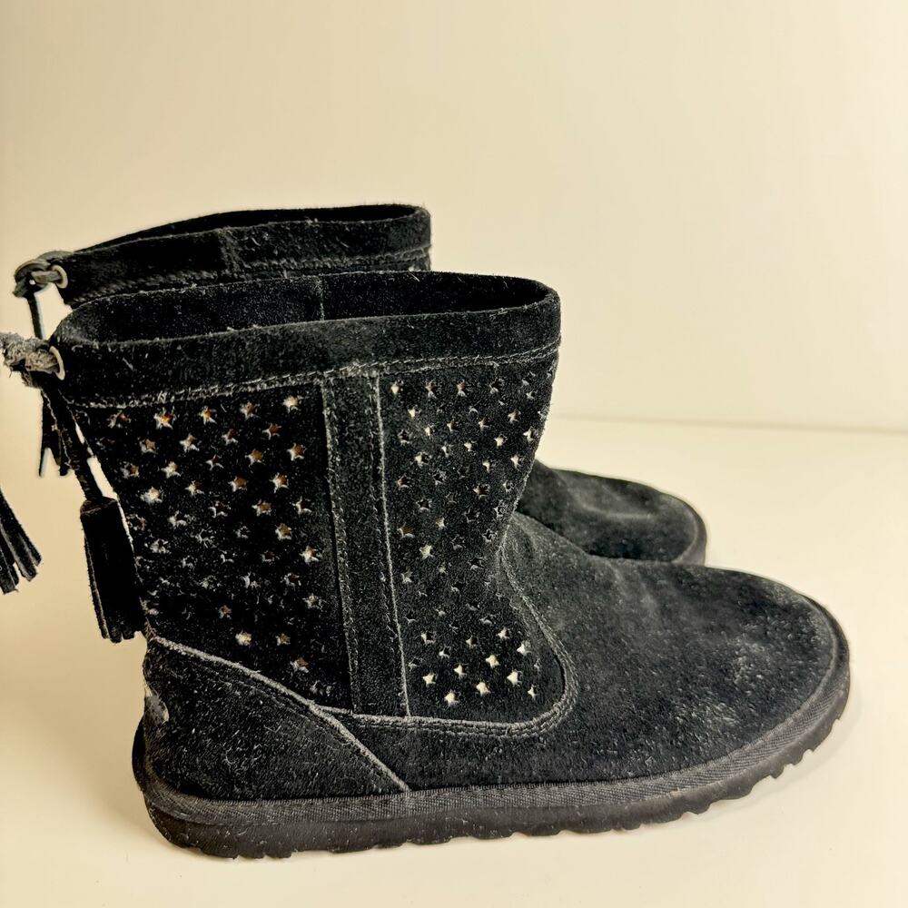 UGG Kaelou‎ Women’s Boots Suede With Star Cutout And Tassel Size 4